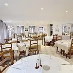 מלון De L'ours 4*